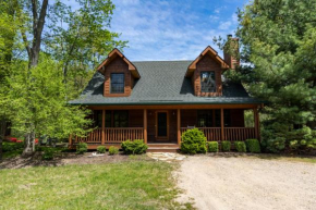 Big Bear Cabin - Cabin Getaway - Private hot tub - Community Pool!